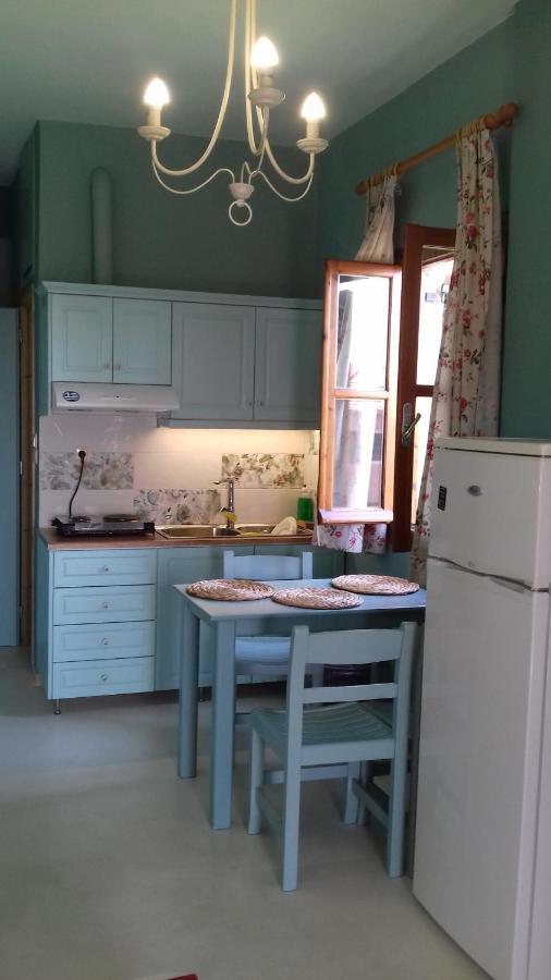 Iliolithos Rooms Kardhamili Exterior foto
