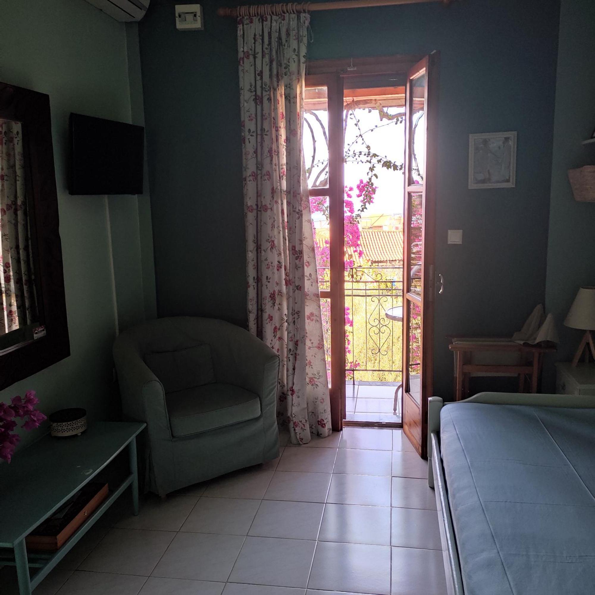 Iliolithos Rooms Kardhamili Exterior foto