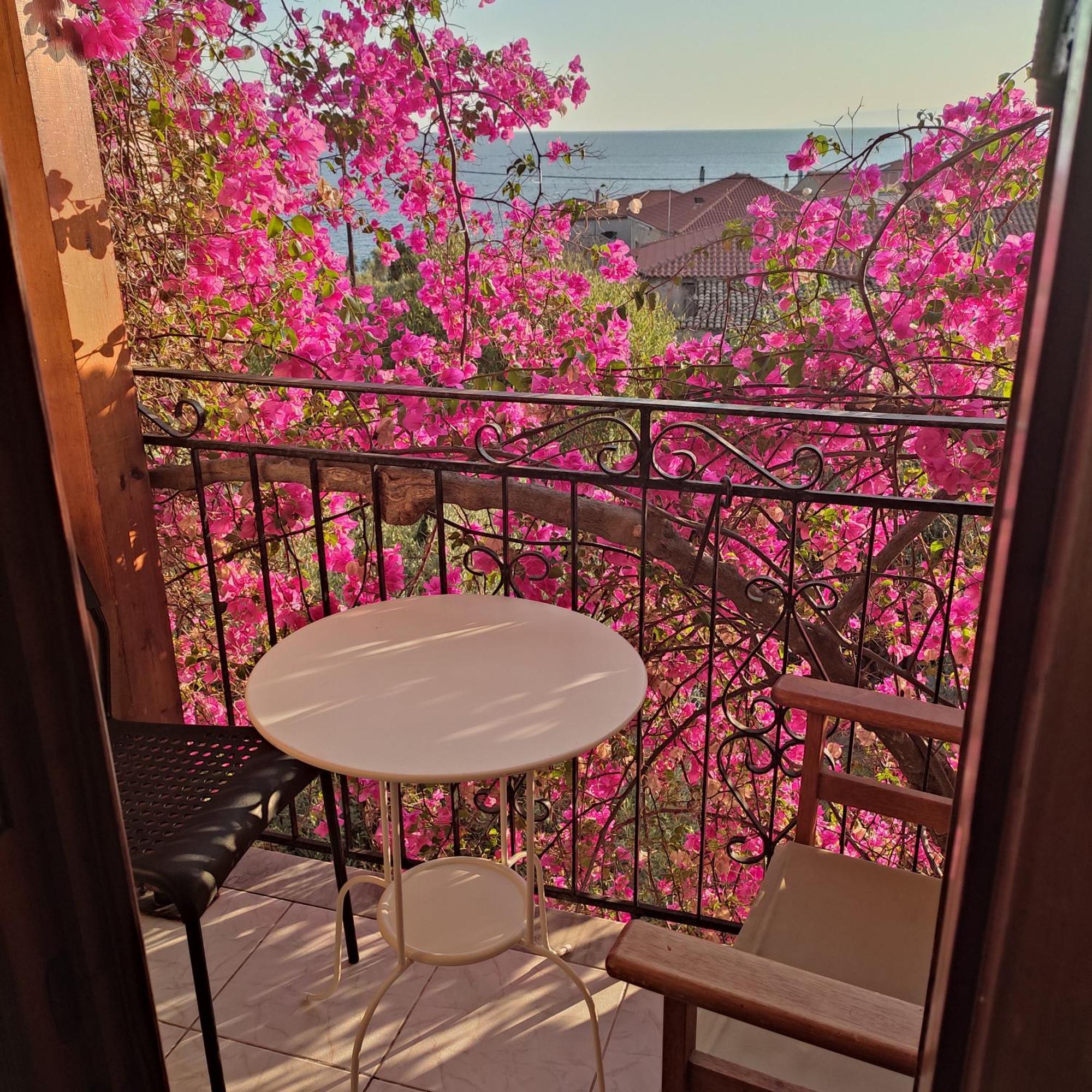 Iliolithos Rooms Kardhamili Exterior foto